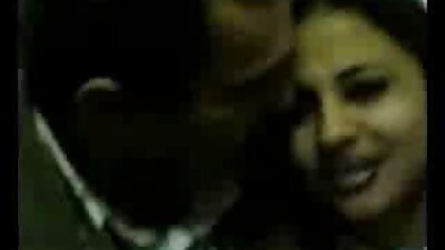 گدی کا نوجوان ٹکڑا اپنی گیلی بلی کے ساتھ کرایہ ادا کرتا ہے۔